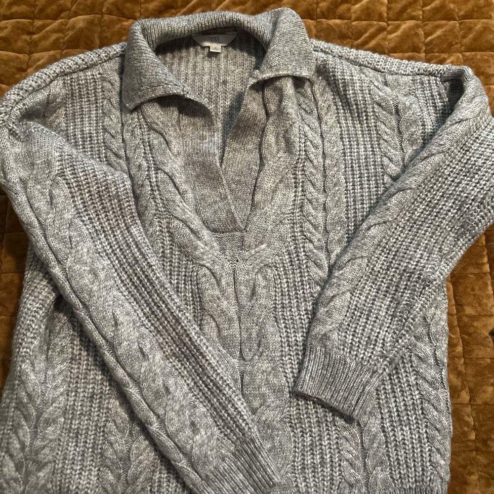 Time and Tru Classic Gray V-Neck Sweater